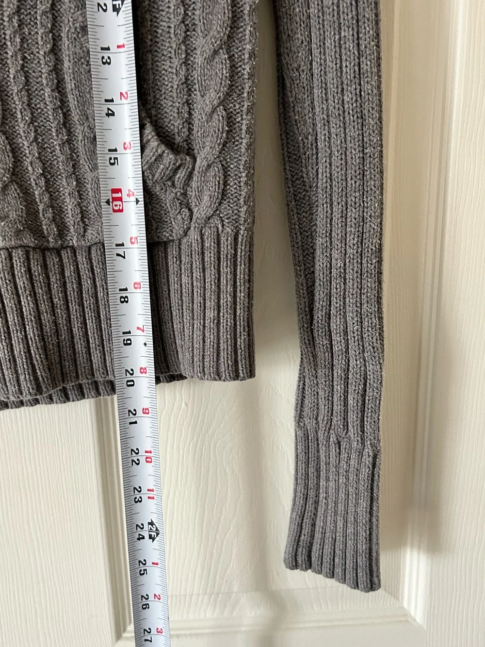 Aeropostale Gray Cable-Knit V-Neck Hooded Sweater – Size Medium — BOGO - Picture 10 of 11